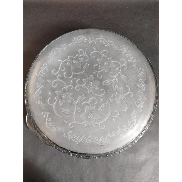 Princess House Fantasia Round 2-Qt. Crystal Baker with Lid, Beautiful Condition. - Picture 5 of 8